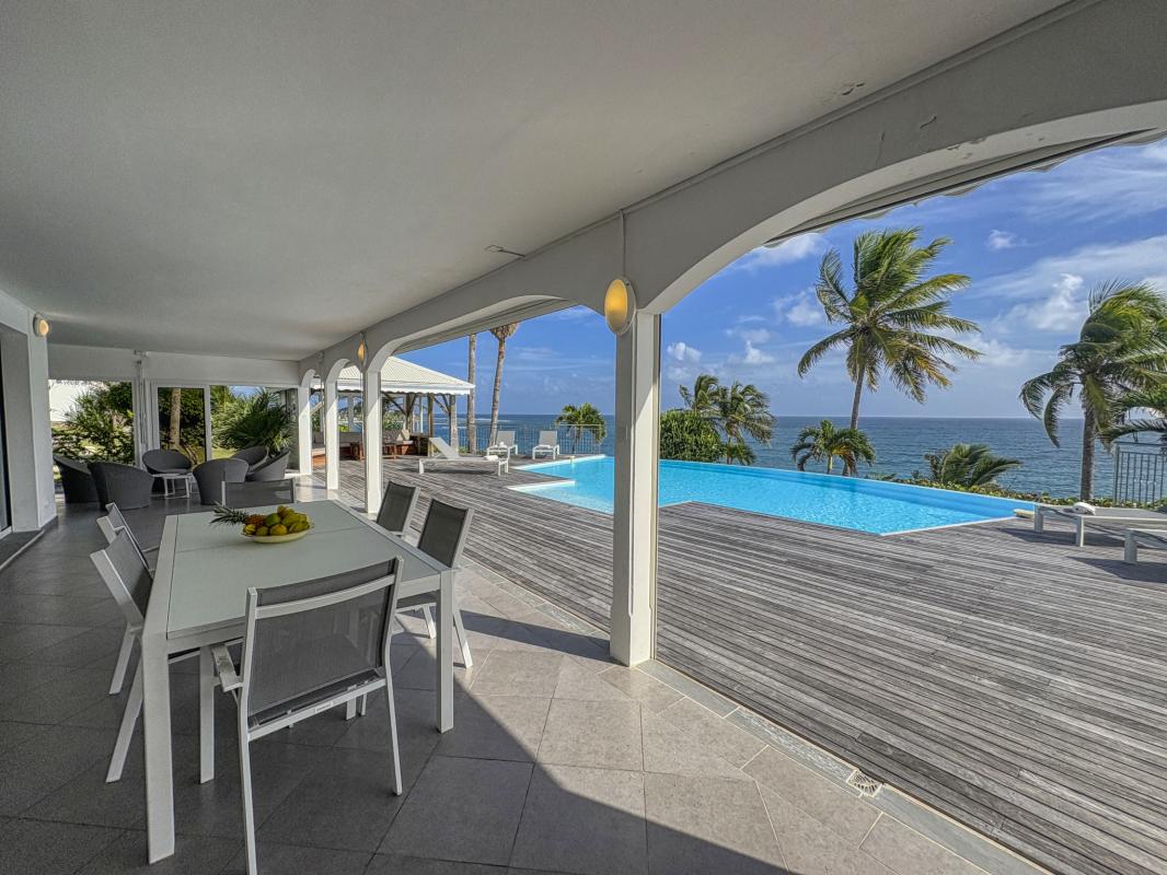 11.Location villa piscine Sainte Anne Guadeloupe_Terrasse vue Mer